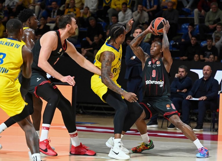 Μακάμπι – Ολυμπιακός: Το buzzer beater του Λόνι Γουόκερ (vid)