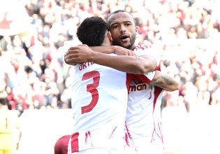 O Ελ Κααμπί ανοίγει το σκορ για τον Ολυμπιακό επί της ΑΕΛ, με ωραίο «τακουνάκι» (vid)