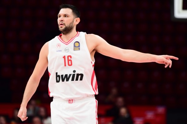 Με Παπανικολάου η δωδεκάδα του Ολυμπιακού κόντρα στη Μονακό