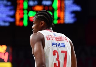 Πρόβλημα στο μάτι για τον Κώστα Αντετοκούνμπο