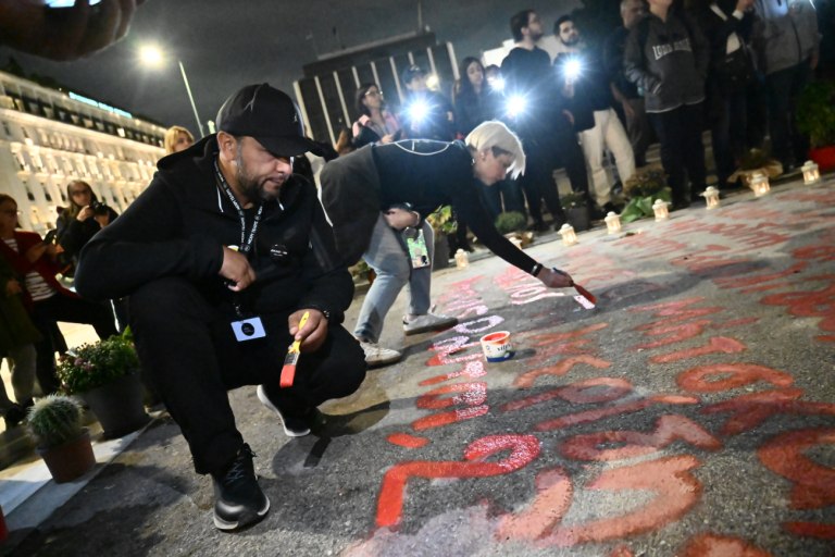 Ξανά στο Σύνταγμα ο Πάνος Ρούτσι – «Εκεί που γράφτηκε το όνομα του παιδιού μου»