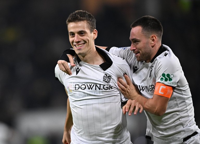 ΑΕΚ – ΠΑΟΚ: Μπάμπα και Κωνσταντέλιας έδωσαν προβάδισμα δύο γκολ στους Θεσσαλονικείς (vids)