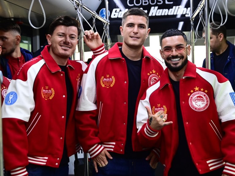 Πού μπορείτε να βρείτε το επετειακό τζάκετ του Ολυμπιακού (pics)