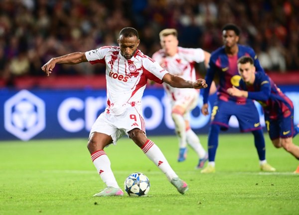 Μπαρτσελόνα – Ολυμπιακός: Οι Πειραιώτες μειώνουν σε 2-1 με πέναλτι του Ελ Κααμπί (vid)