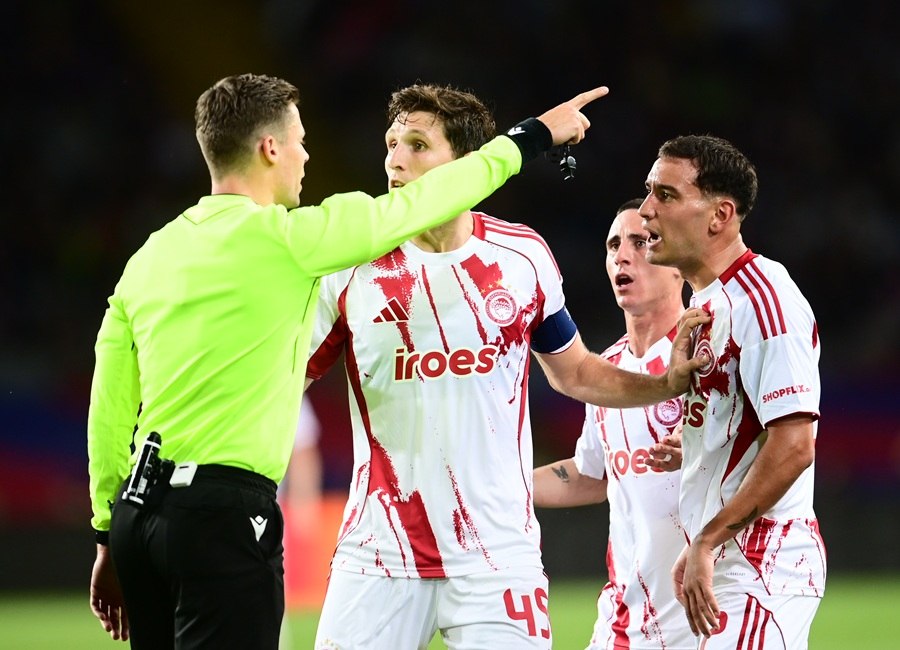 Ρέτσος: «Όσο παίζαμε με 11 παίκτες ήμασταν ανταγωνιστικοί απέναντι σε μια τεράστια ομάδα»