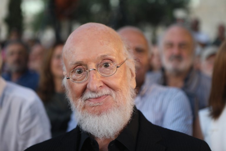 Διονύσης Σαββόπουλος: Ο πολιτικός κόσμος αποχαιρετά τον «Νιόνιο» του ελληνικού τραγουδιού