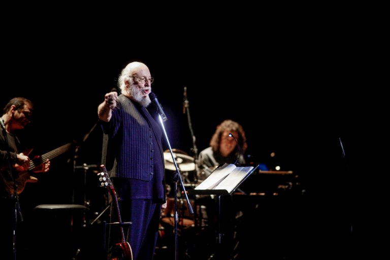 Το ΚΚΕ αποχαιρετά τον Σαββόπουλο: «Οι μελωδίες και οι στίχοι του άφησαν διακριτό χνάρι στην ελληνική μουσική»