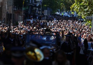 Η Θεσσαλονίκη τίμησε τον πολιούχο της: Κατάνυξη και πλήθος πιστών στη λιτανεία για τον Άγιο Δημήτριο