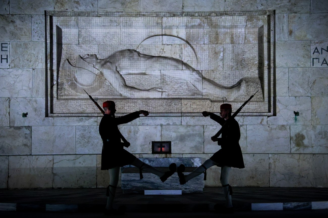 Κυβερνητικές πηγές: Σε πλήρη σύγχυση το ΠΑΣΟΚ για τον Άγνωστο Στρατιώτη – «Από φάλτσο σε φάλτσο η κυβέρνηση» απαντά η Χαρ. Τρικούπη