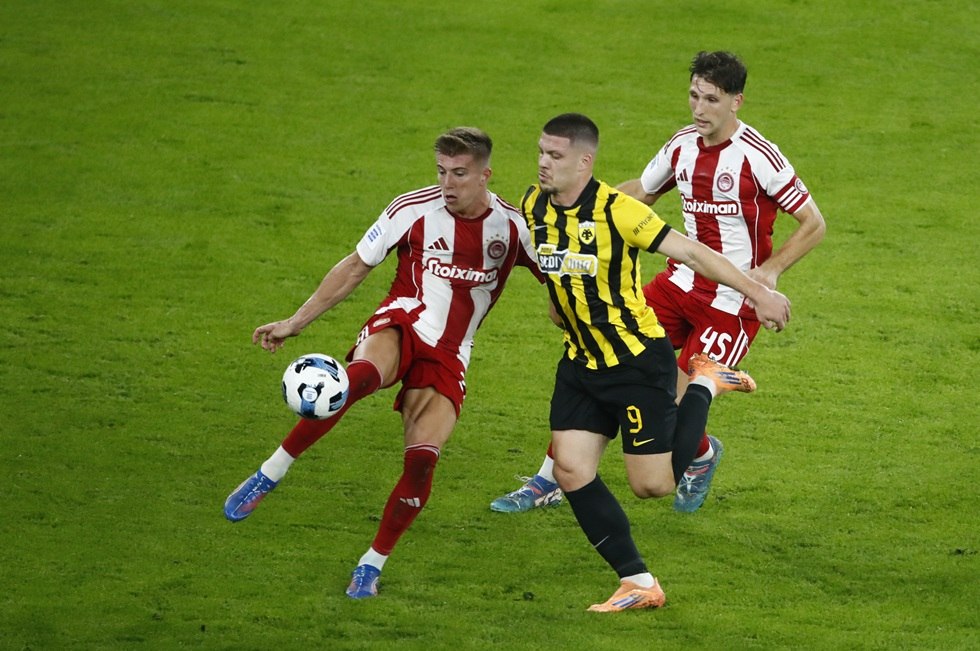 Ενοχλήσεις ο Γιόβιτς, σε αναμμένα κάρβουνα η ΑΕΚ