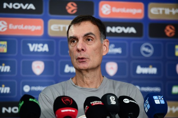 Μπαρτζώκας: «Έξω μας θεωρούν πρώτο φαβορί και εδώ πιέζει όλος ο κόσμος για μεταγραφές»