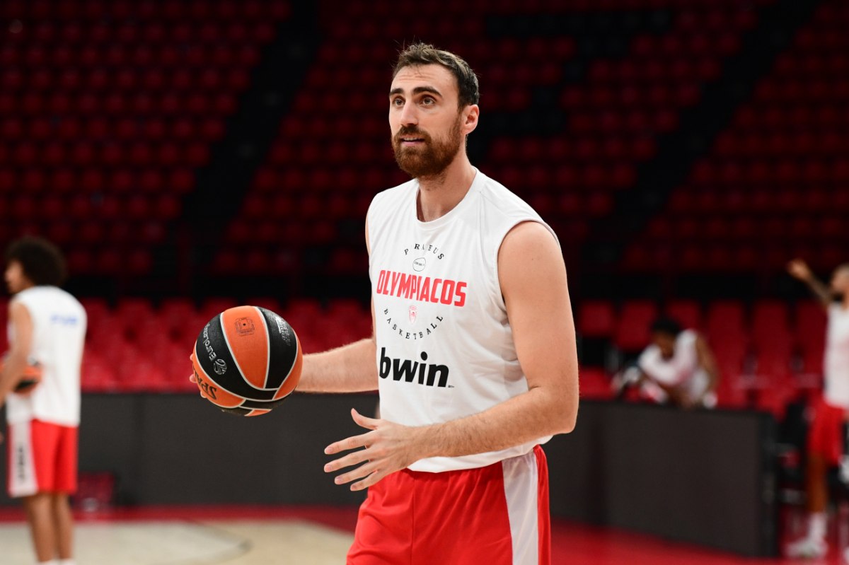 Μιλουτίνοφ: «Δύσκολο παιχνίδι με τη Μονακό – Καλό που επιστρέφουν οι τραυματίες»