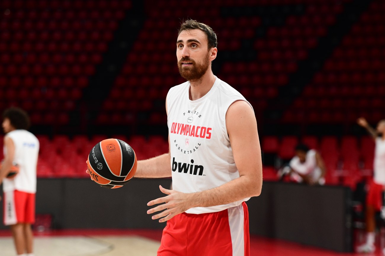 Μιλουτίνοφ: «Δύσκολο παιχνίδι με τη Μονακό – Καλό που επιστρέφουν οι τραυματίες»