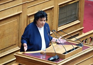 Για «πολιτική εμπάθεια και αντικομμουνισμό» κατηγορεί την Κωνσταντοπούλου η Κανέλλη – Αγρια κόντρα στη Βουλή