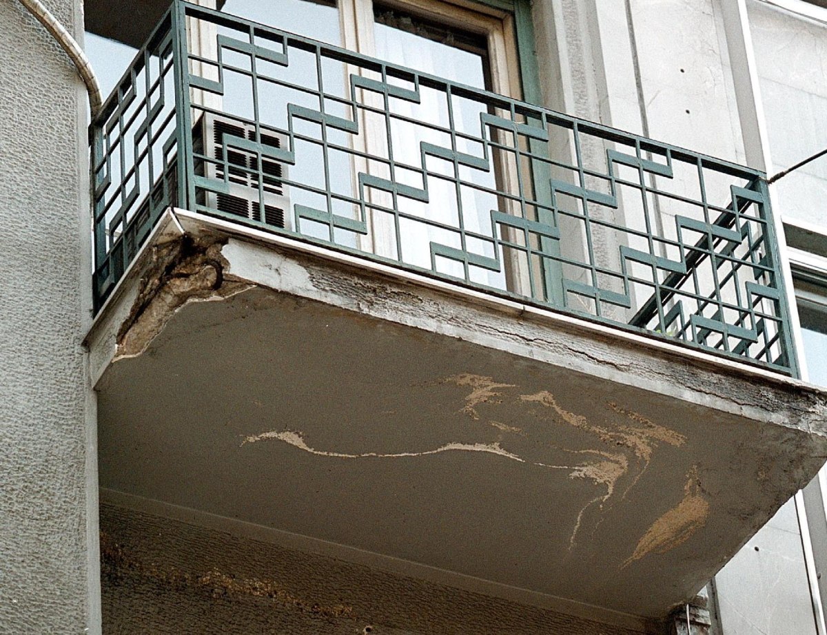 Κτίρια: Γιατί τα μπαλκόνια πέφτουν και χωρίς σεισμό