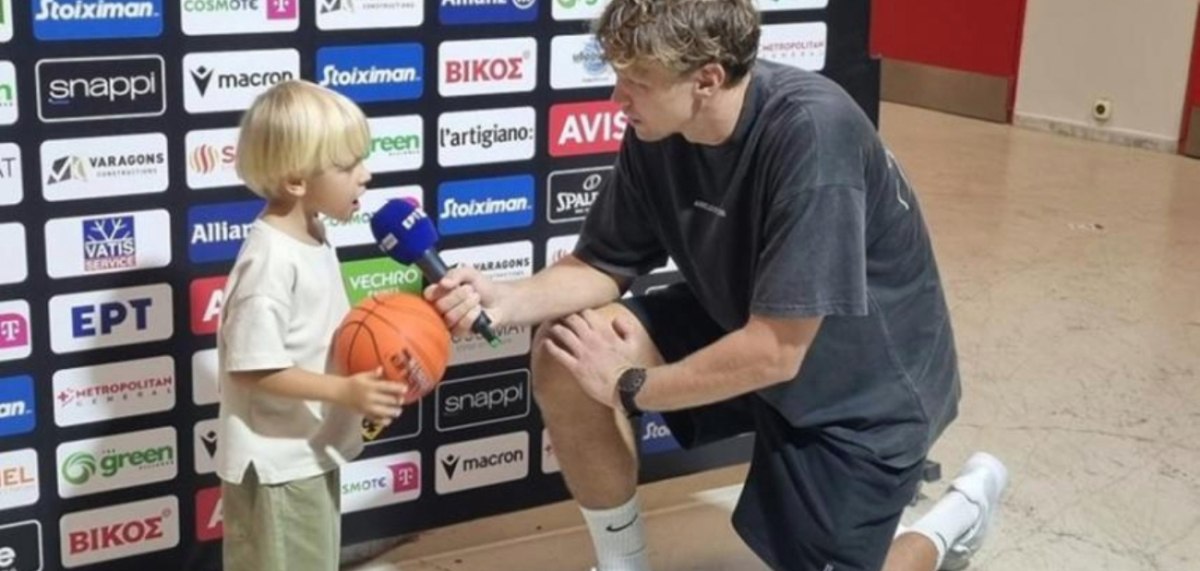 Τρομερή στιγμή: Ο γιος του Κουζμίνσκας πήρε… συνέντευξη από τον πατέρα του (vid)