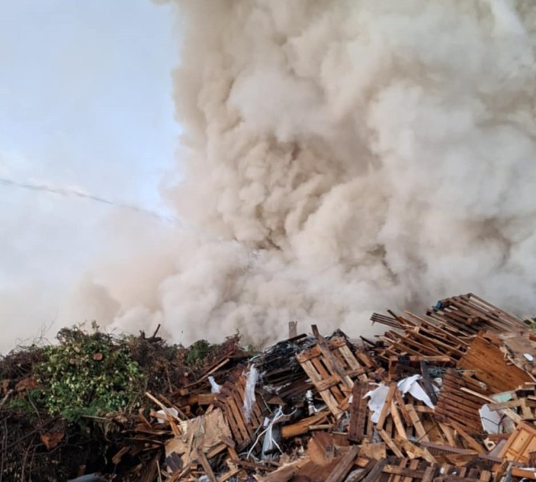 Φωτιά σε εργοστάσιο ανακύκλωσης στις Σέρρες