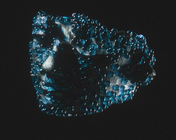 Το πρώτο μπλε της ανθρωπότητας: Ένα αντικείμενο 13.000 ετών «ξαναζωγραφίζει» την προϊστορία της Ευρώπης