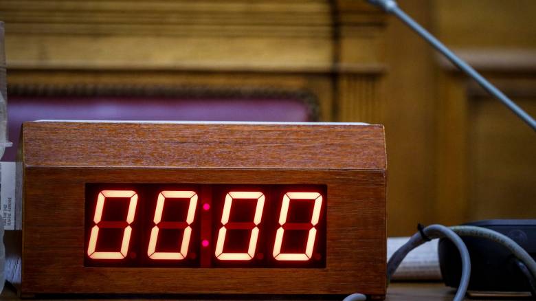 Βουλή: Έρχεται τον Νοέμβρη ο κόφτης στα μικρόφωνα των βουλευτών