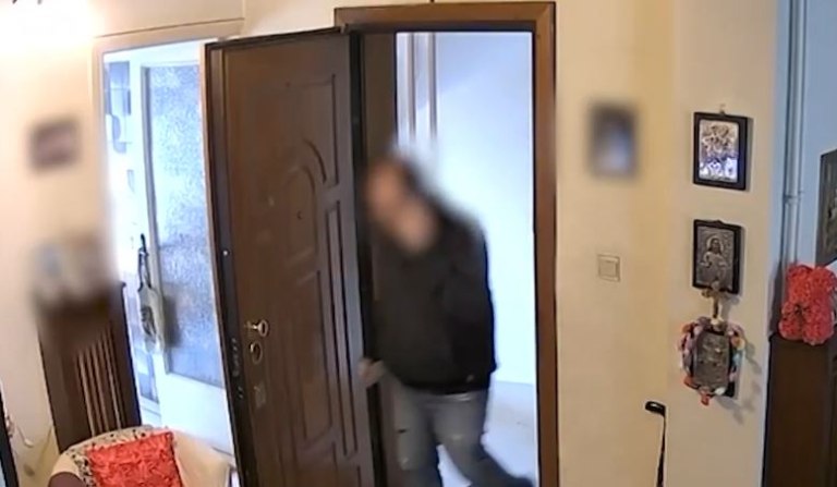 Συνελήφθη απατεώνας που παρίστανε τον υδραυλικό και άδειαζε σπίτια ηλικιωμένων – Τι λέει ένα από τα θύματά του