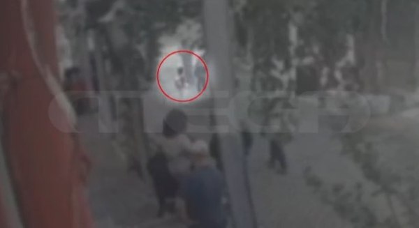 Άγιος Παντελεήμονας: Βίντεο ντοκουμέντο με την 4χρονη να περπατά στην Αχαρνών