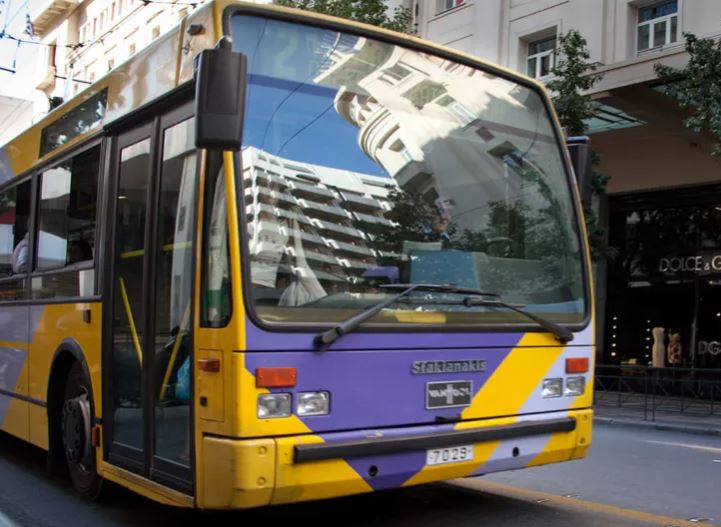 Δραπετσώνα: Τρόλεϊ προσέκρουσε σε κολώνα μετά από καβγά επιβάτη με τον οδηγό