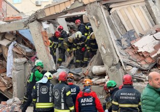 Κατάρρευση κτιρίου στην Τουρκία: Νεκροί ανασύρθηκαν 2 άνθρωποι – Σε εξέλιξη η επιχείρηση απεγκλωβισμού