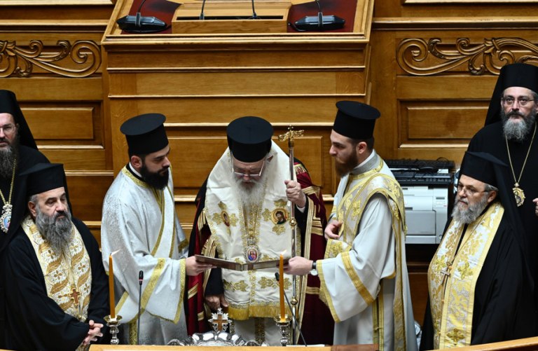 Αρχιεπίσκοπος Ιερώνυμος σε βουλευτές: «Ο λαός μας παραπαίει και χρειάζεται να αγωνιστούμε ενωμένοι»