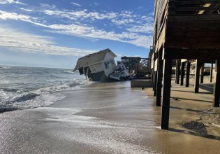 Κλιματική αλλαγή: Η άνοδος της στάθμης της θάλασσας εξαφανίζει σπίτια στις παράκτιες περιοχές