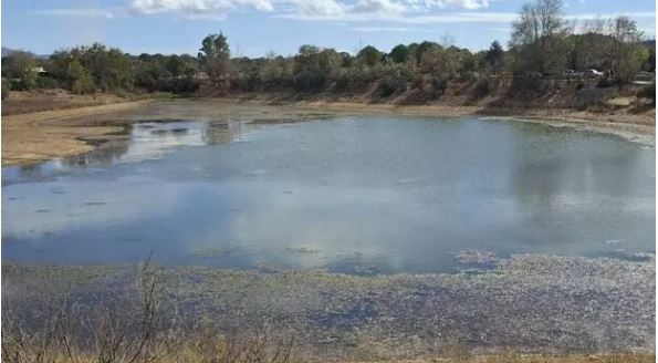 Λειψυδρία: Στερεύει η τεχνητή λίμνη της Λιβάδας στο Θραψανό – Αποκαρδιωτικές εικόνες