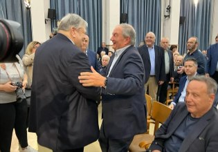 Στις συμπληγάδες της κριτικής Καραμανλή και Βενιζέλου για το θέμα των θεσμών το Μαξίμου – Η αμηχανία και η επίθεση