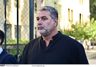 Βασίλης Μπισμπίκης: Ζήτησε συγγνώμη και πήγε γλυκά σε αυτούς που υπέστησαν ζημιές από το τροχαίο