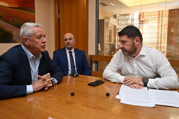 Κατασκευή δικτύου αποχέτευσης ομβρίων στην περιοχή Βουρλέζα του Πόρτο Ράφτη