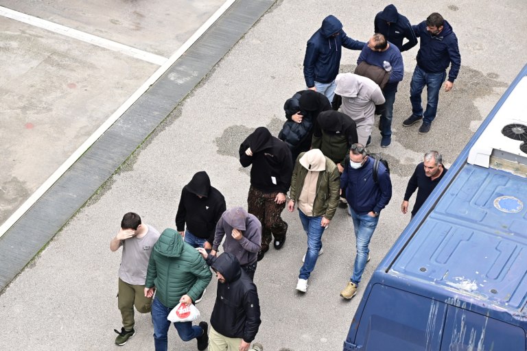 ΟΠΕΚΕΠΕ: Ξεκίνησαν οι απολογίες των κατηγορούμενων – Ελεύθερη μία εξ αυτών