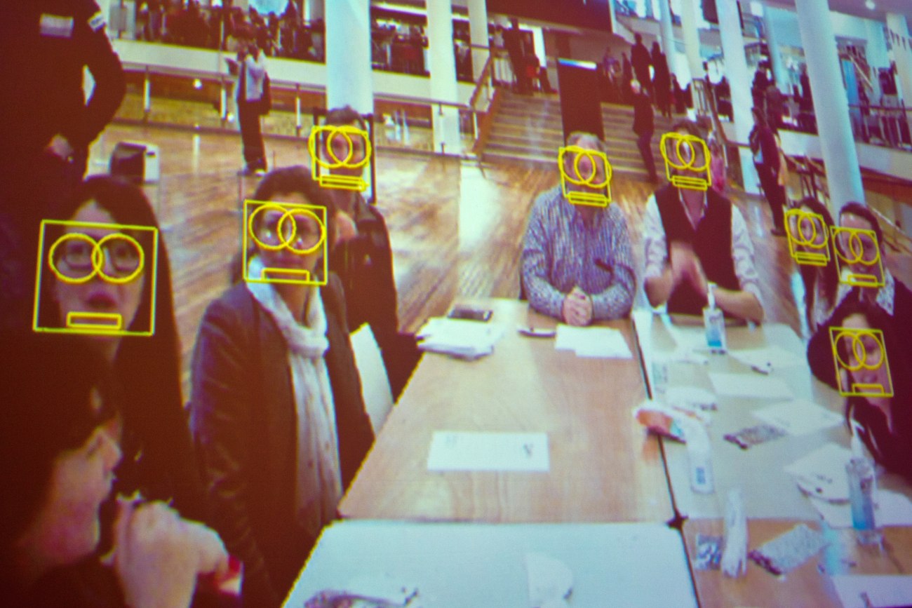 Clearview: Νέα καταγγελία για εταιρεία ΑΙ που σκανάρει τα πρόσωπα Ευρωπαίων εν αγνοία τους