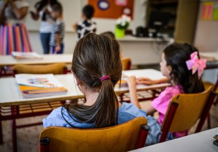 Φουντώνουν οι διαμαρτυρίες για τον «κόφτη» στα ολοήμερα σχολεία – Νέες κινητοποιήσεις από γονείς και δασκάλους