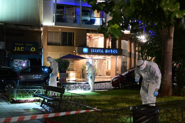 Έκρηξη στη Μιχαλακοπούλου: «Είδα έναν με κουκούλα και μάσκα» – Τι λέει ο ιδιοκτήτης της ντισκοτέκ