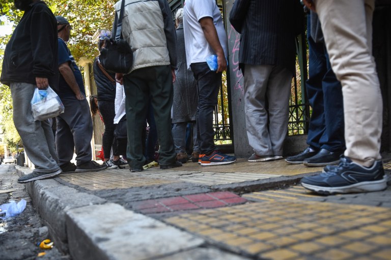 Έκθεση για τη Φτώχεια στην Ελλάδα 2025: Πού απέτυχε η Εθνική Στρατηγική για την καταπολέμησή της