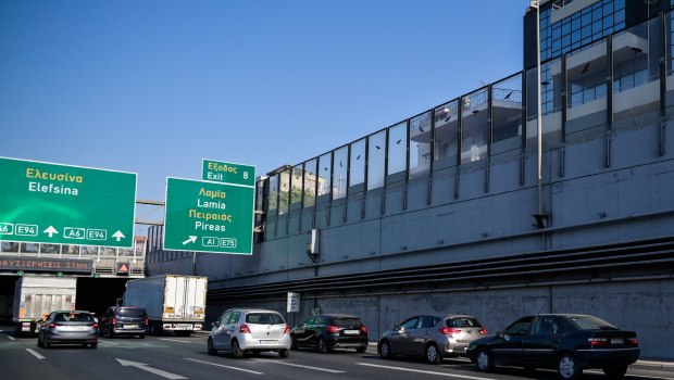 Αττική Οδός: Συνελήφθη οδηγός φορτηγού χωρίς δίπλωμα που μετέφερε αδρανή υλικά