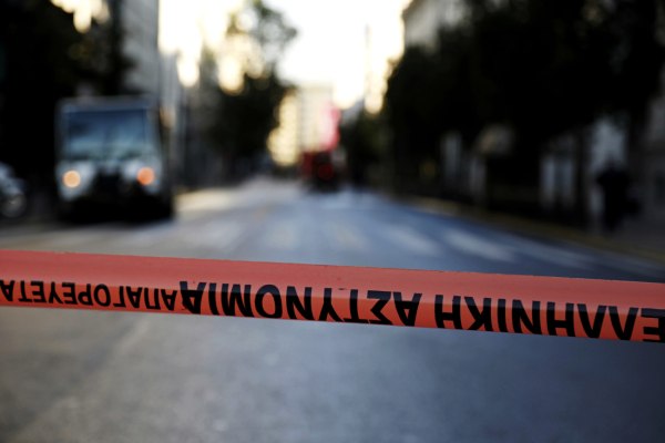 Λήξη συναγερμού για το ύποπτο αντικείμενο στα Εξάρχεια – Αποκαταστάθηκε η κυκλοφορία