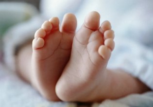 Λάρισα: Διασωληνωμένο στη ΜΕΘ 18μηνών βρέφος που έχει εκτεταμένα εγκαύματα