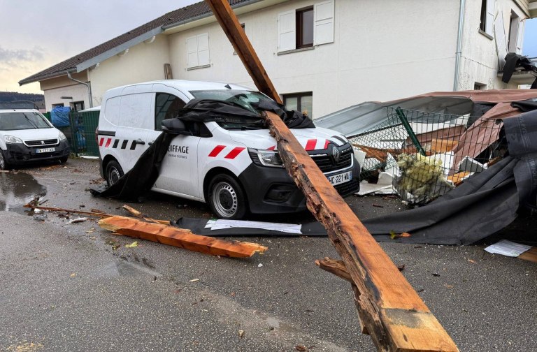 Γαλλία: 18 διαμερίσματα σε πορτοκαλί συναγερμό για την κακοκαιρία – Πάνω από 140.000 σπίτια χωρίς ρεύμα