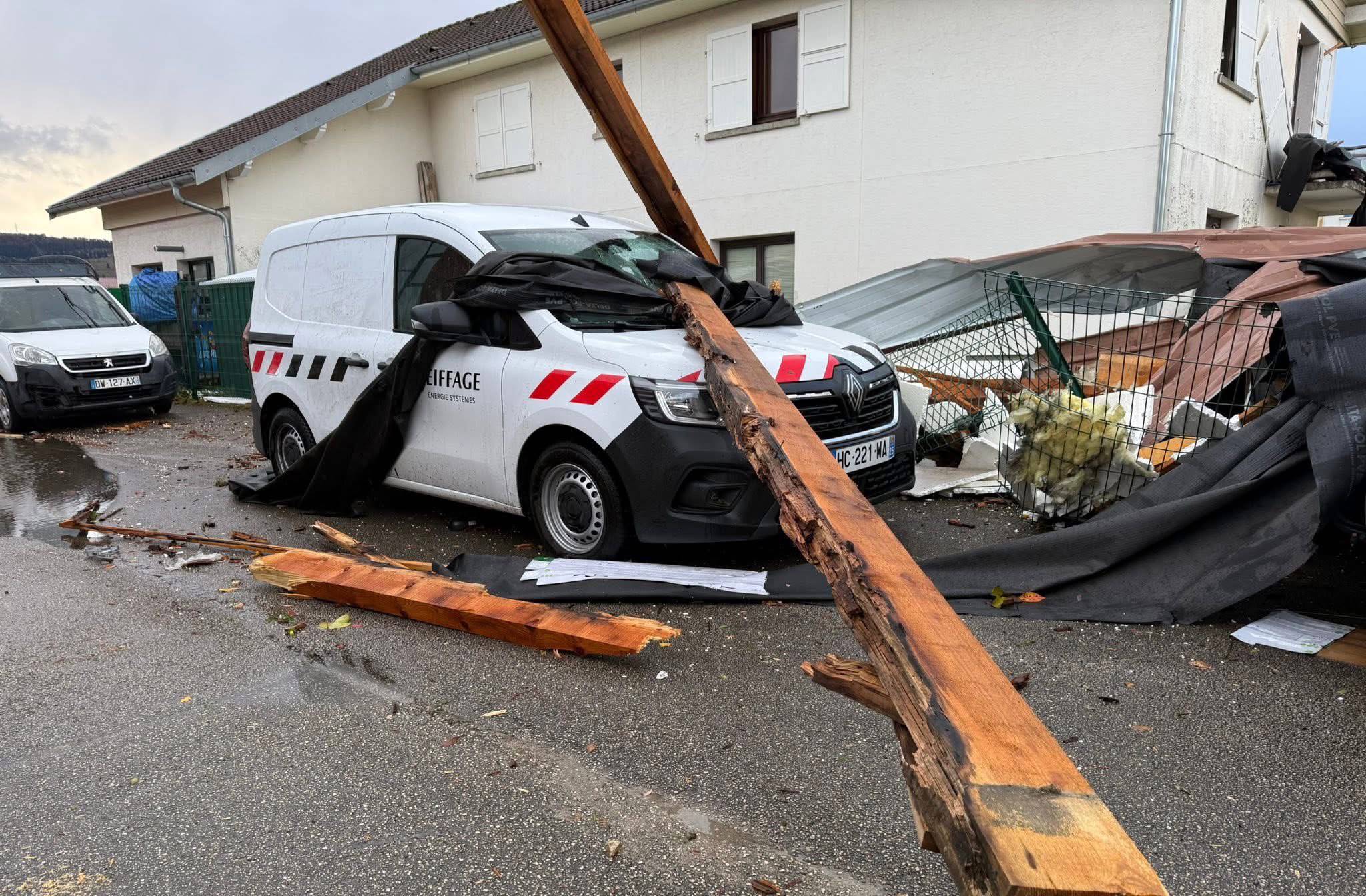 Γαλλία: 18 διαμερίσματα σε πορτοκαλί συναγερμό για την κακοκαιρία – Πάνω από 140.000 σπίτια χωρίς ρεύμα