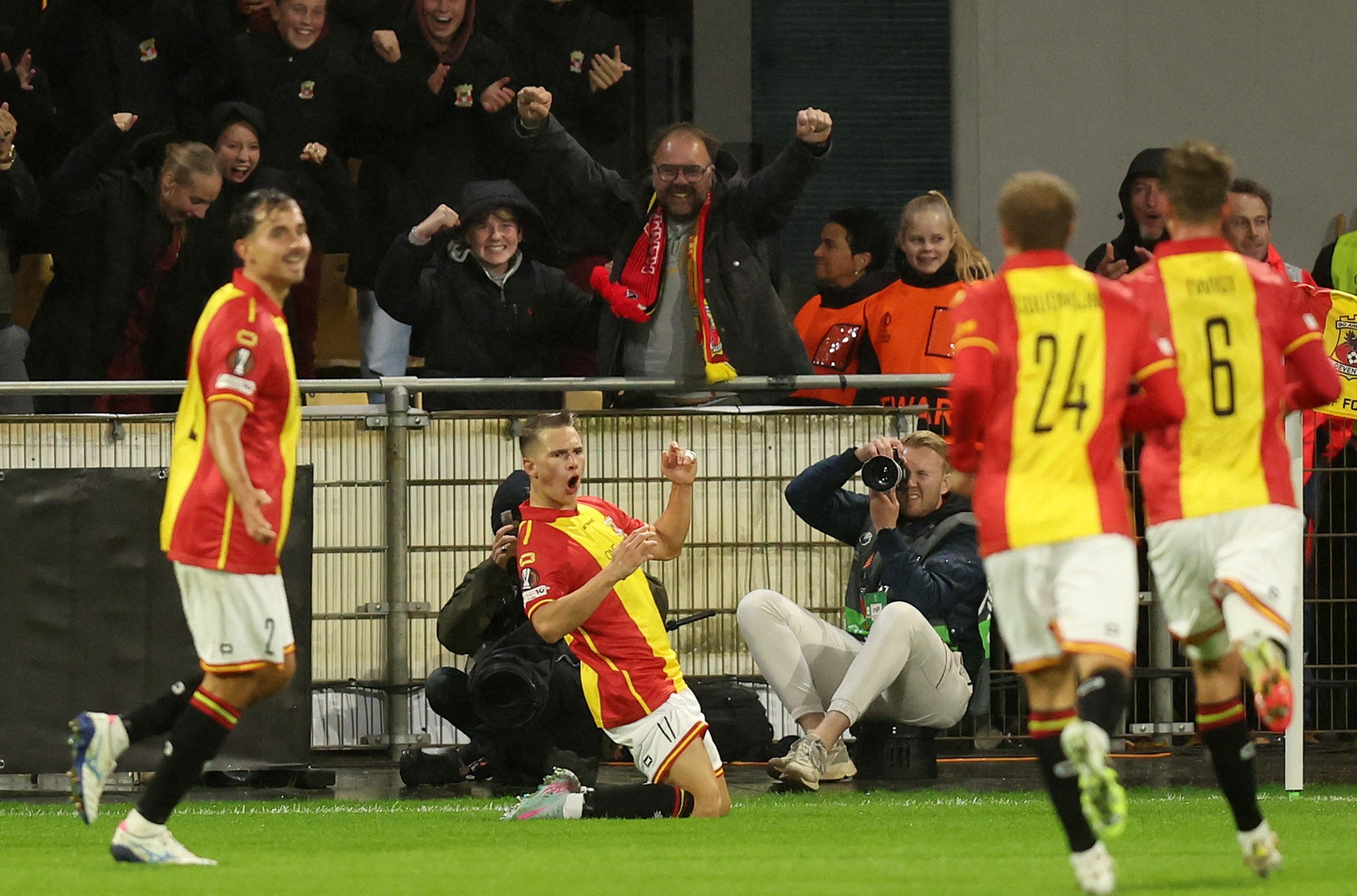 Έκπληξη από την Γκόου Αχέντ Ιγκλς κόντρα στην Άστον Βίλα (2-1) – Όλα τα αποτελέσματα