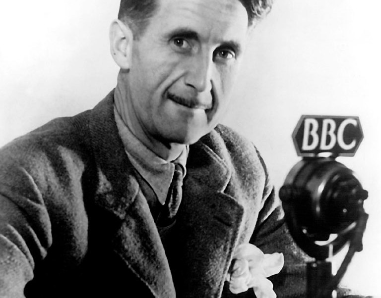 Γιατί ο Όργουελ είναι πάντα και για πάντα επίκαιρος; – Ραούλ Πεκ και Άλεξ Γκίμπνεϊ απαντούν πώς 2 + 2= 5