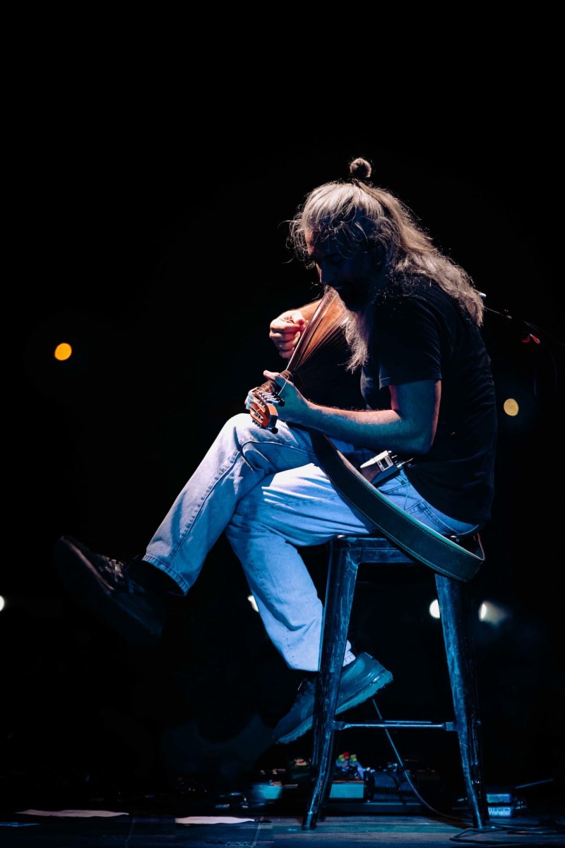 Hellenic Music Ensemble: Οι μουσικές του Μάνου και του Μίκη θα «ταξιδέψουν» σε 21 πόλεις και 9 χώρες