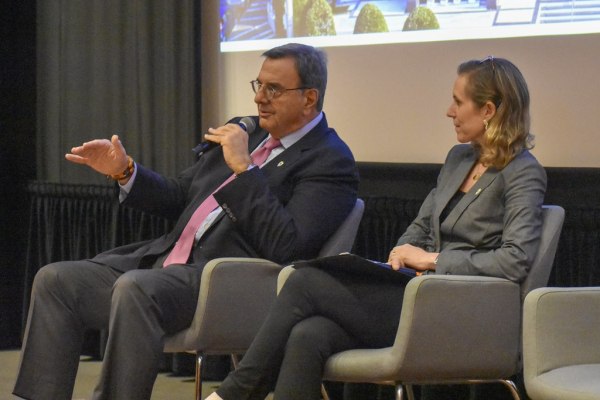 Διάλεξη για τον Ολυμπισμό από τον Ισίδωρο Κούβελο στο Πανεπιστήμιο της Νότιας Καλιφόρνιας