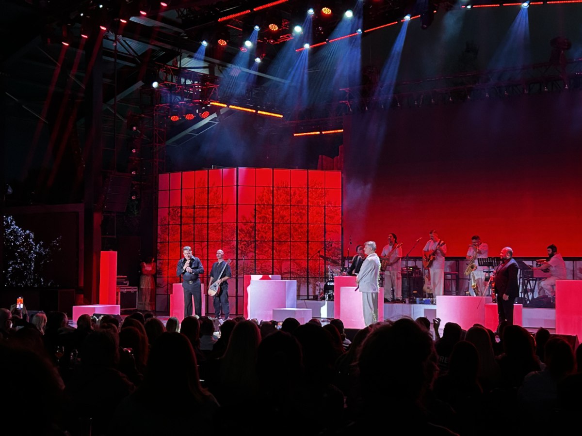 Γιώργος Μαζωνάκης: Η πρώτη εμφάνιση πάνω στη σκηνή μετά την περιπέτεια με το Δρομοκαΐτειο