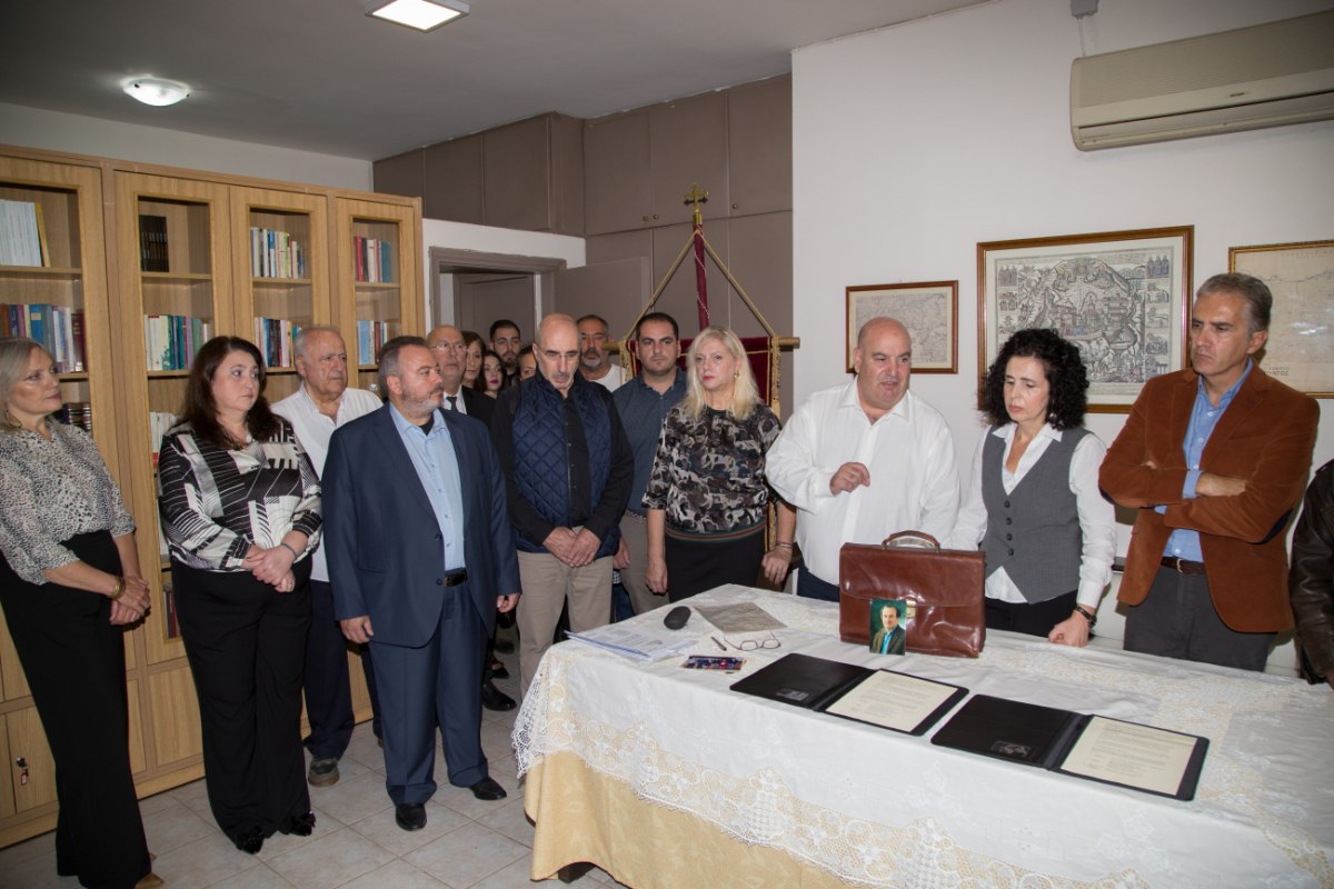 Η οικογένεια του Μιχάλη Χαραλαμπίδη δώρισε μια «ζωντανή κληρονομιά» του – Πού θα εκτίθενται αντικείμενά του