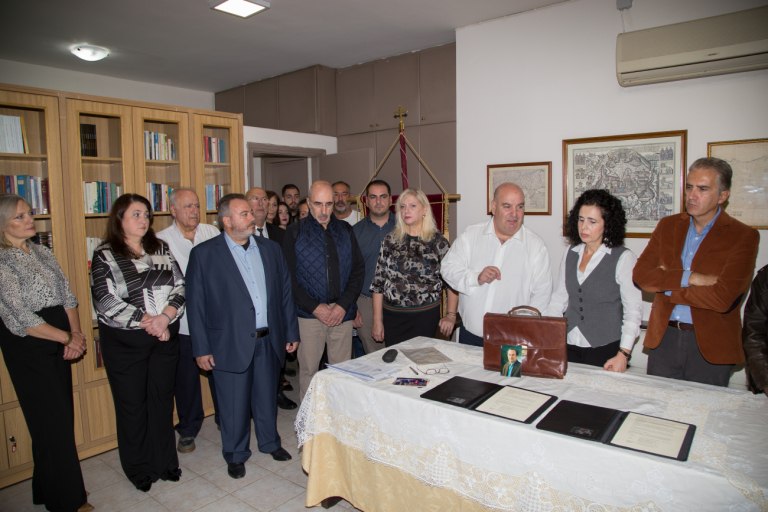 Η οικογένεια του Μιχάλη Χαραλαμπίδη δώρισε μια «ζωντανή κληρονομιά» του – Πού θα εκτίθενται αντικείμενά του